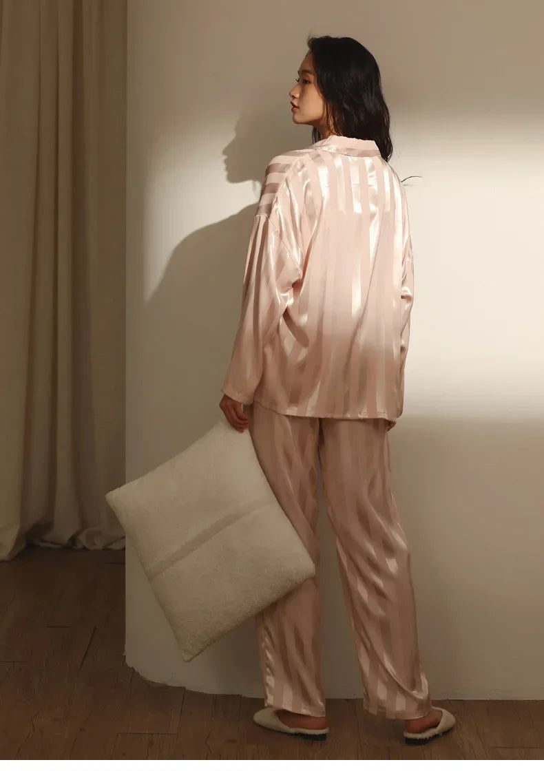 Pijama Acetinado Plus Size® •