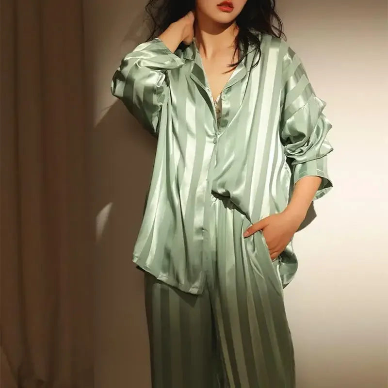Pijama Acetinado Plus Size® •
